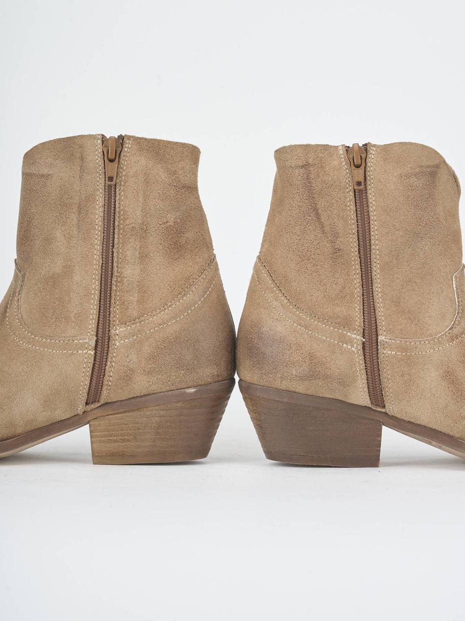 Botines de tacón bajo tacón 4 cm beis ante