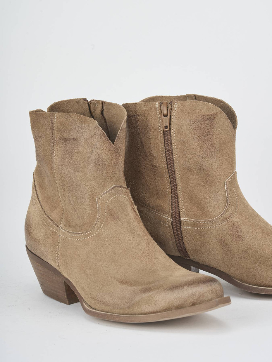 Botines de tacón bajo tacón 4 cm beis ante