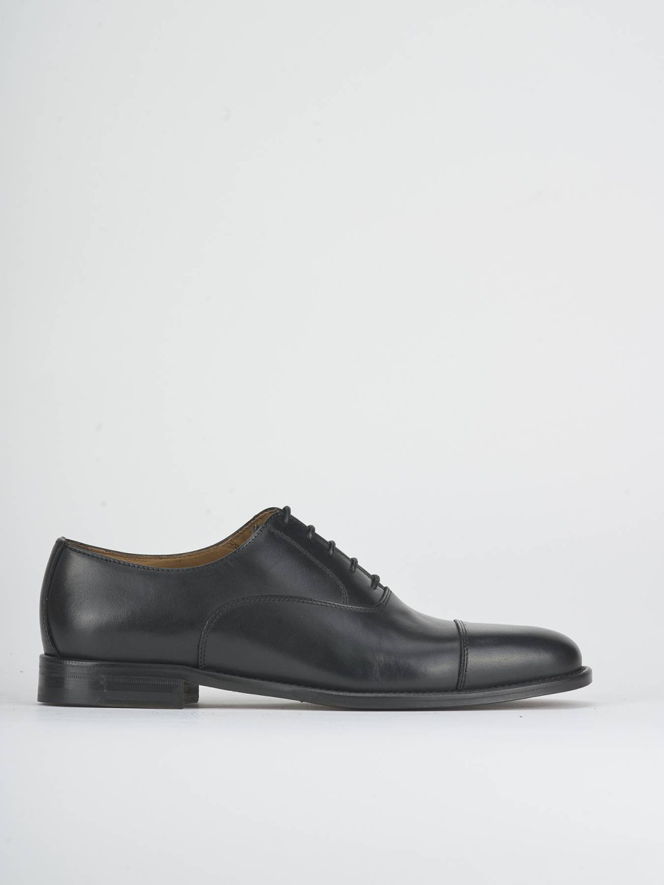 Zapatos de cordones negro cuero