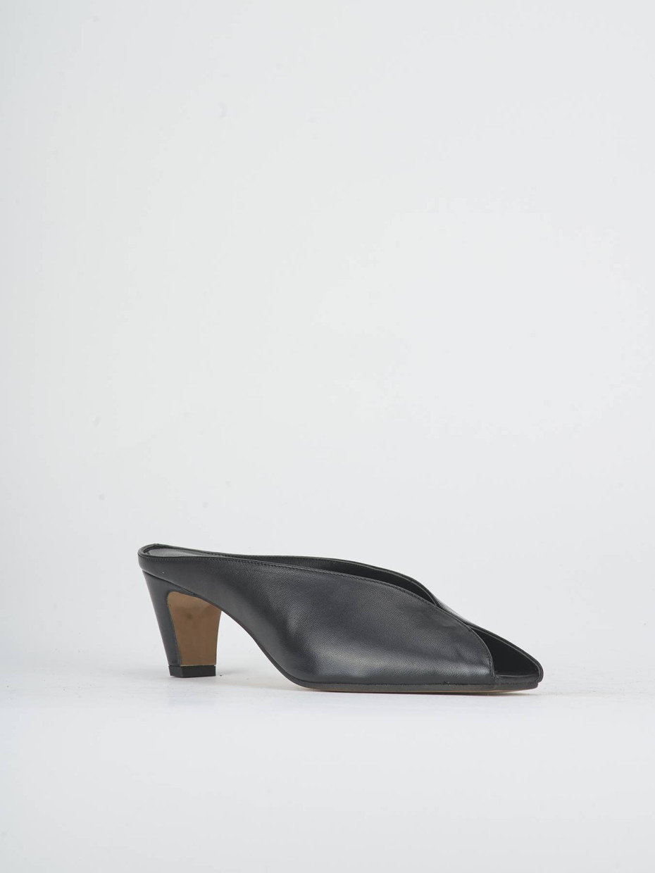 Slippers heel 5 cm black leather