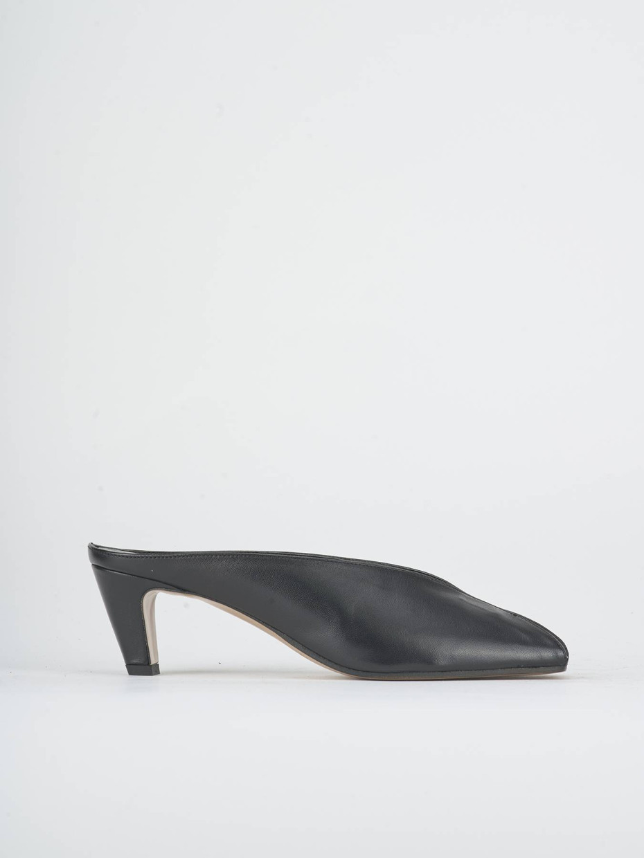 Slippers heel 5 cm black leather