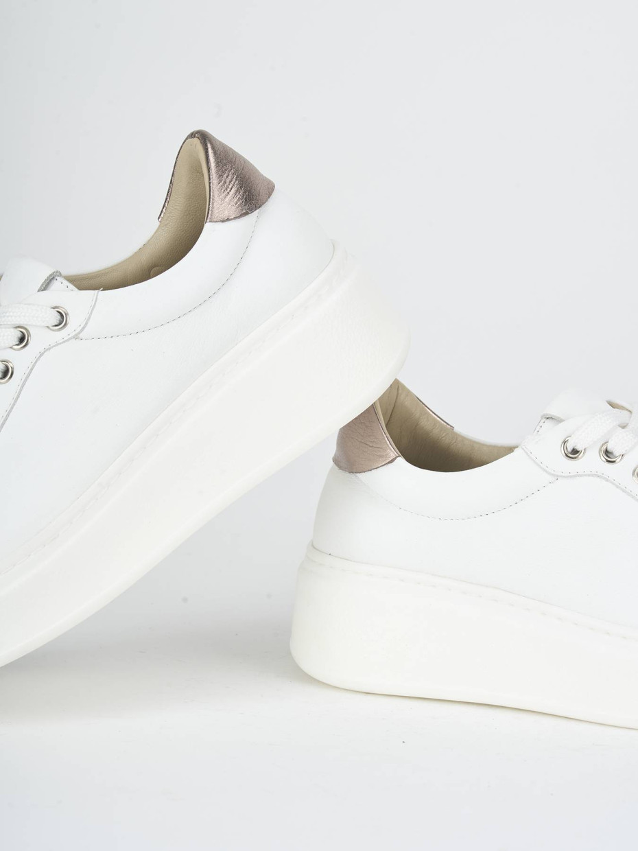 Zapatillas deportivas blanco cuero