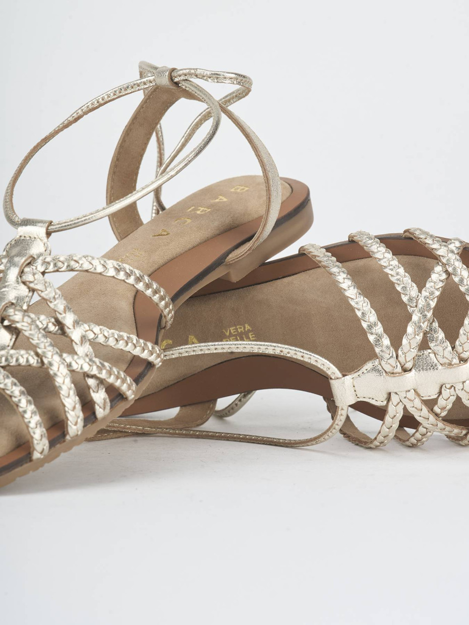 Sandalias de tacón bajo tacón 1 cm oro laminado
