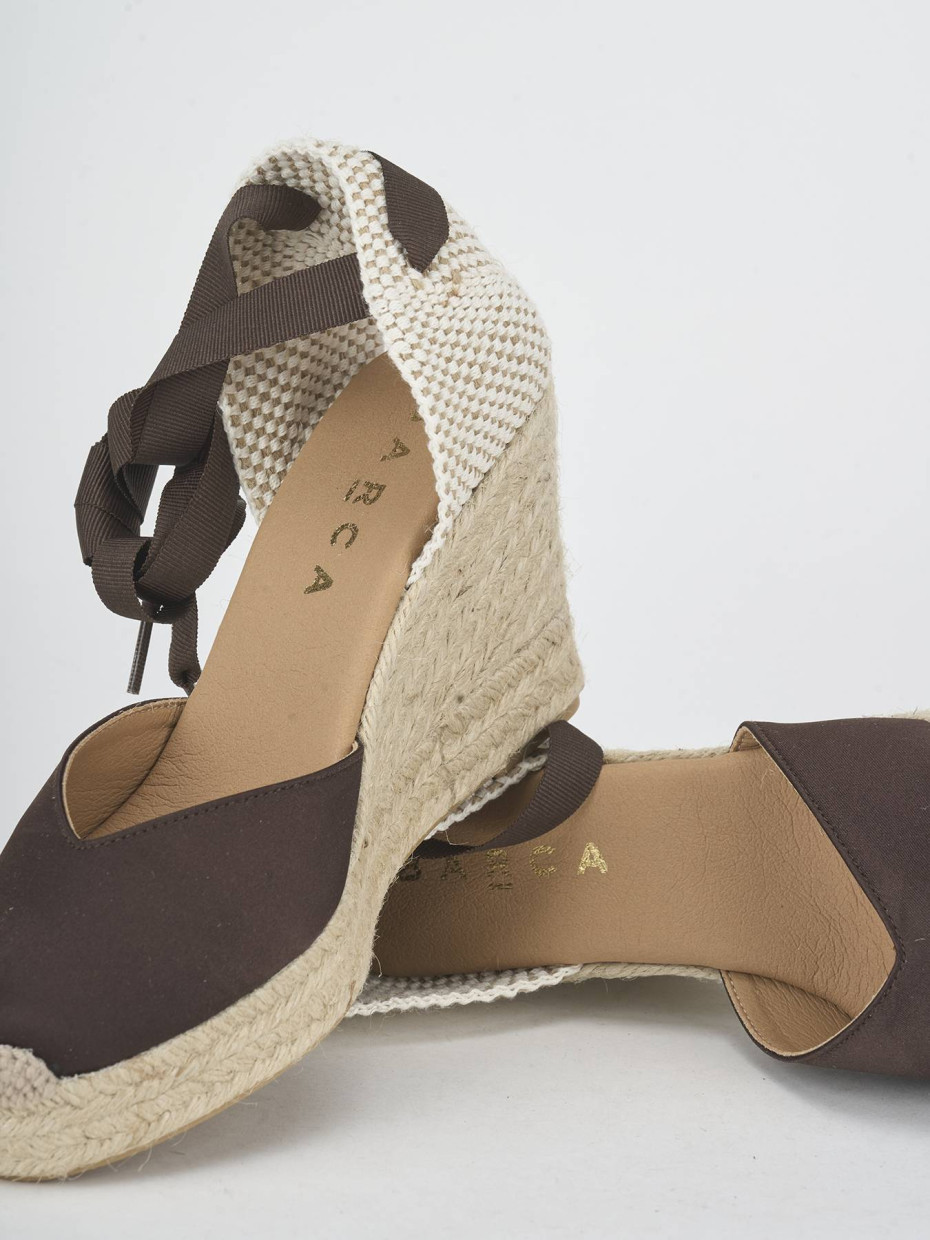 Alpargatas tacón 7 cm marrón oscuro raso
