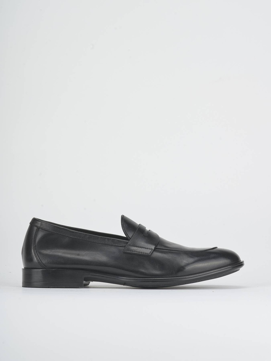 Mocasines negro cuero
