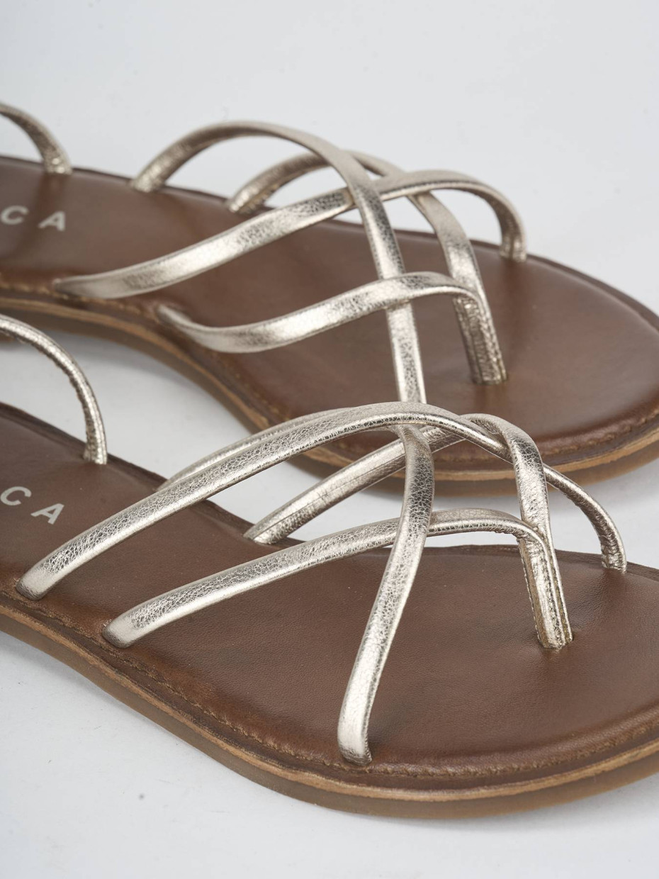 Sandalias de tacón bajo tacón 1 cm oro laminado