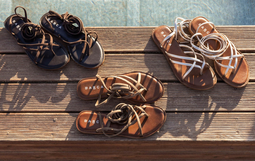 Sandalias de tacón bajo tacón 1 cm oro laminado