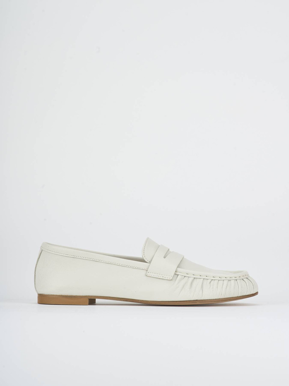 Mocasines tacón 1 cm blanco cuero