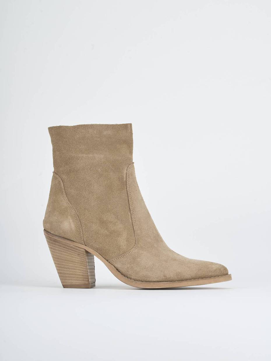 Stivaletti tacco 6cm camoscio beige