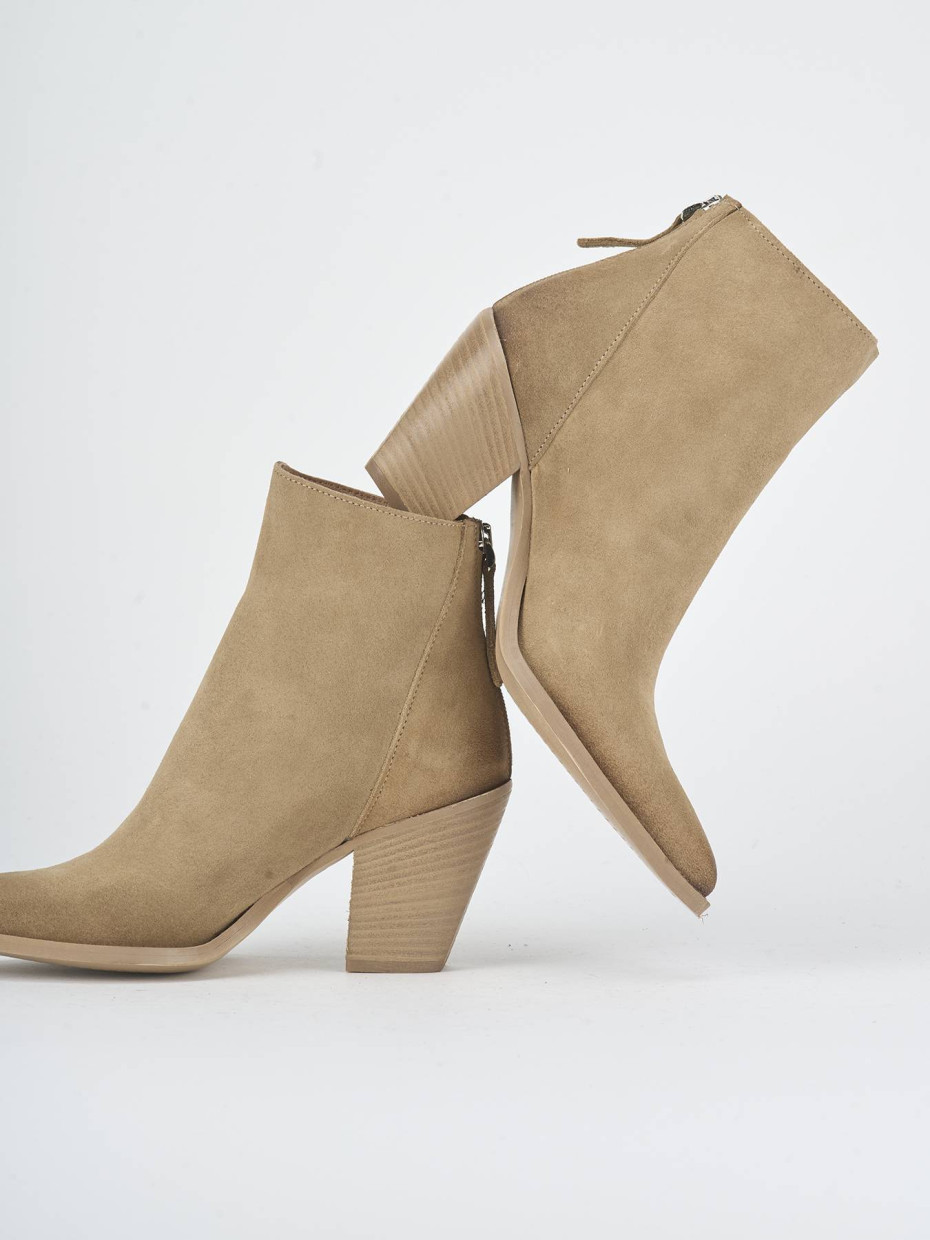 Stivaletti tacco 6cm camoscio beige