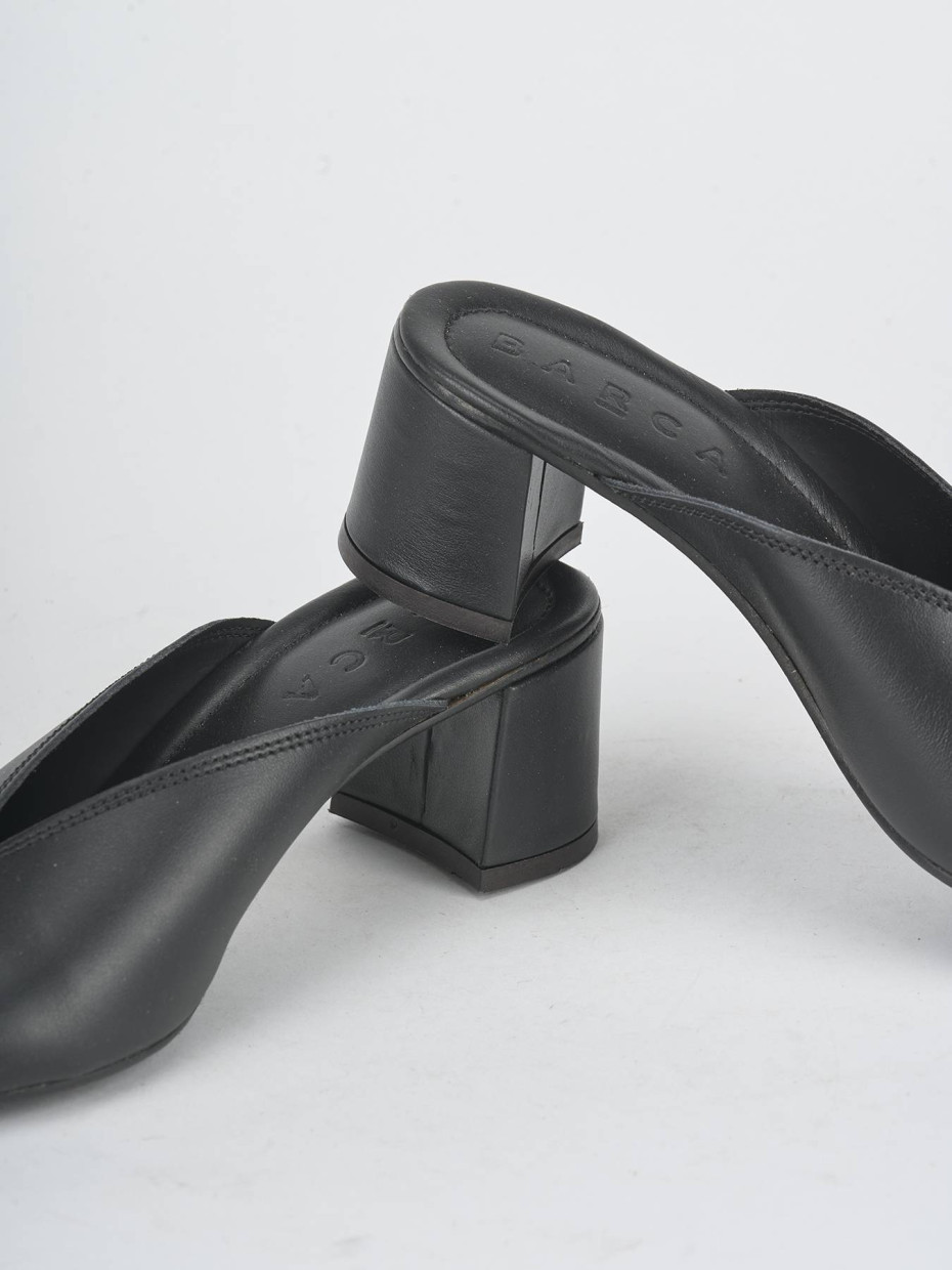 Slippers heel 5 cm black leather