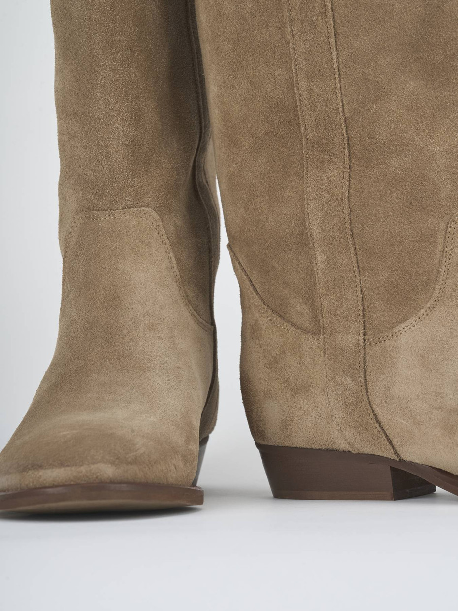 Low heel boots heel 2 cm beige suede