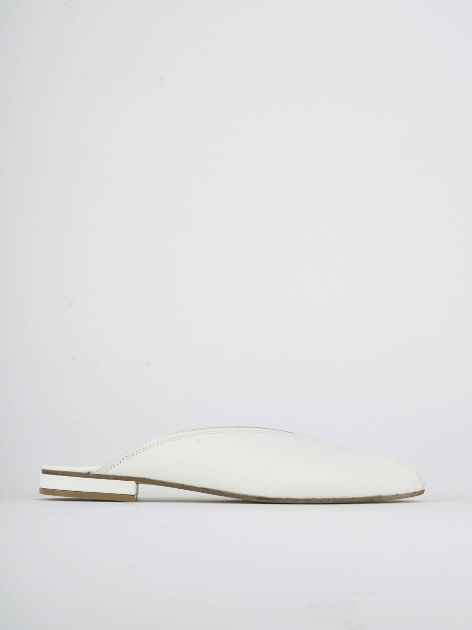 Slippers heel 1 cm white leather