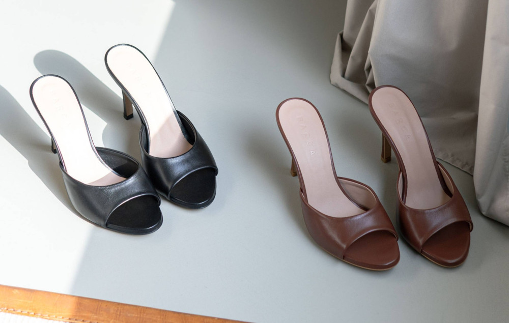 Slippers heel 9 cm black leather