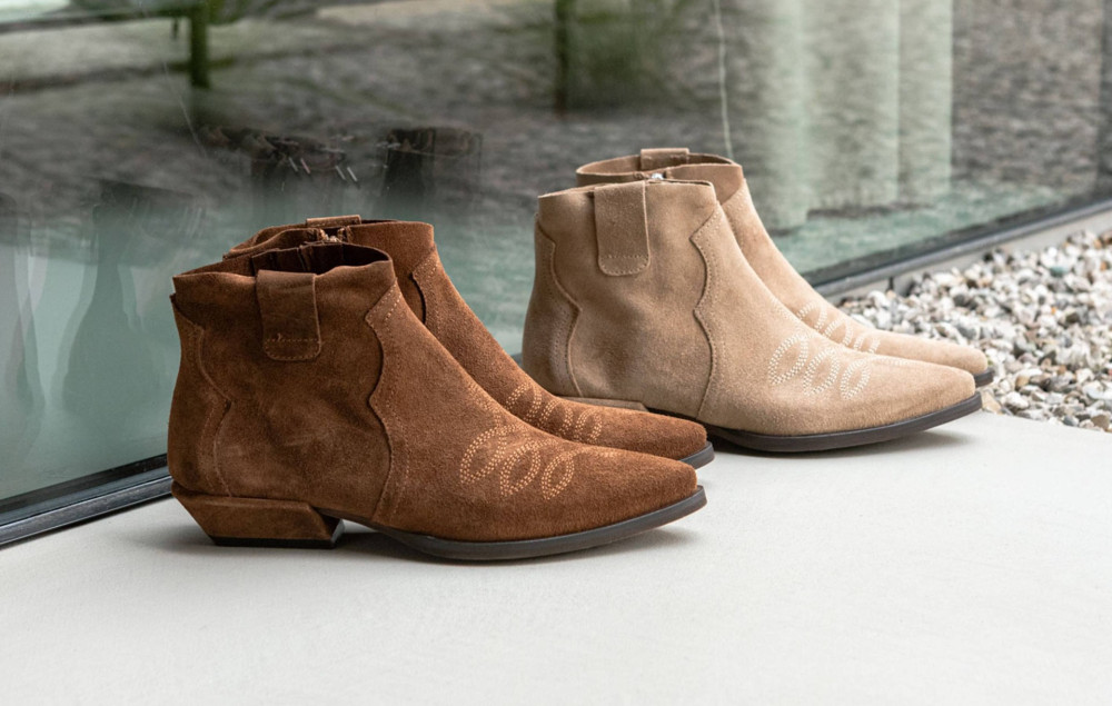 Botines de tacón bajo tacón 2 cm marrón oscuro ante