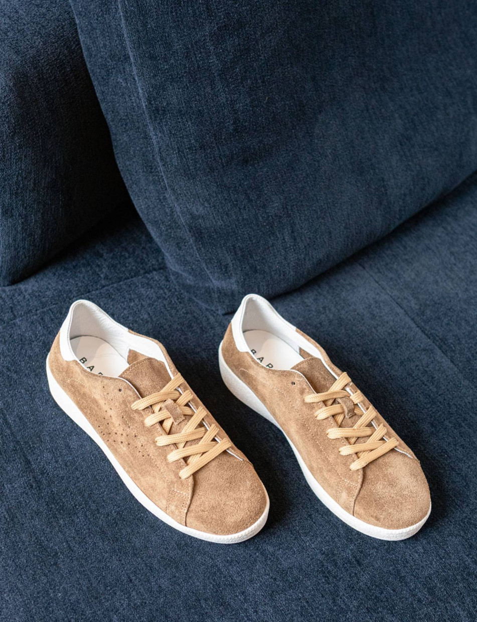 Sneakers camoscio marrone