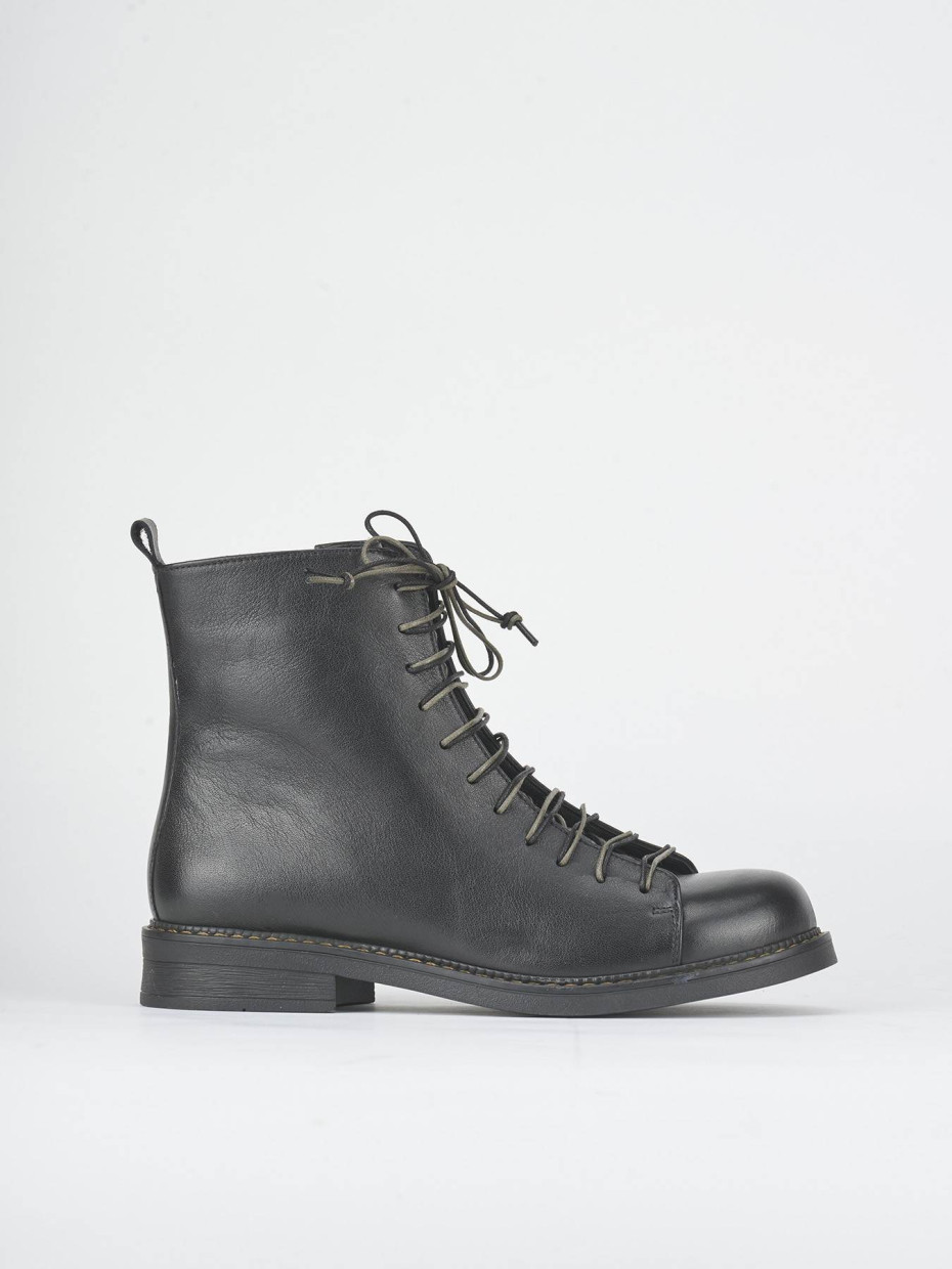 Anfibi tacco 1cm pelle nero