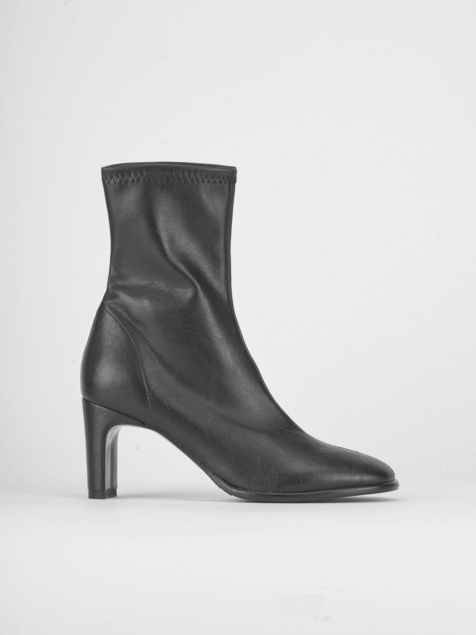 High heel ankle boots heel 7 cm black leather