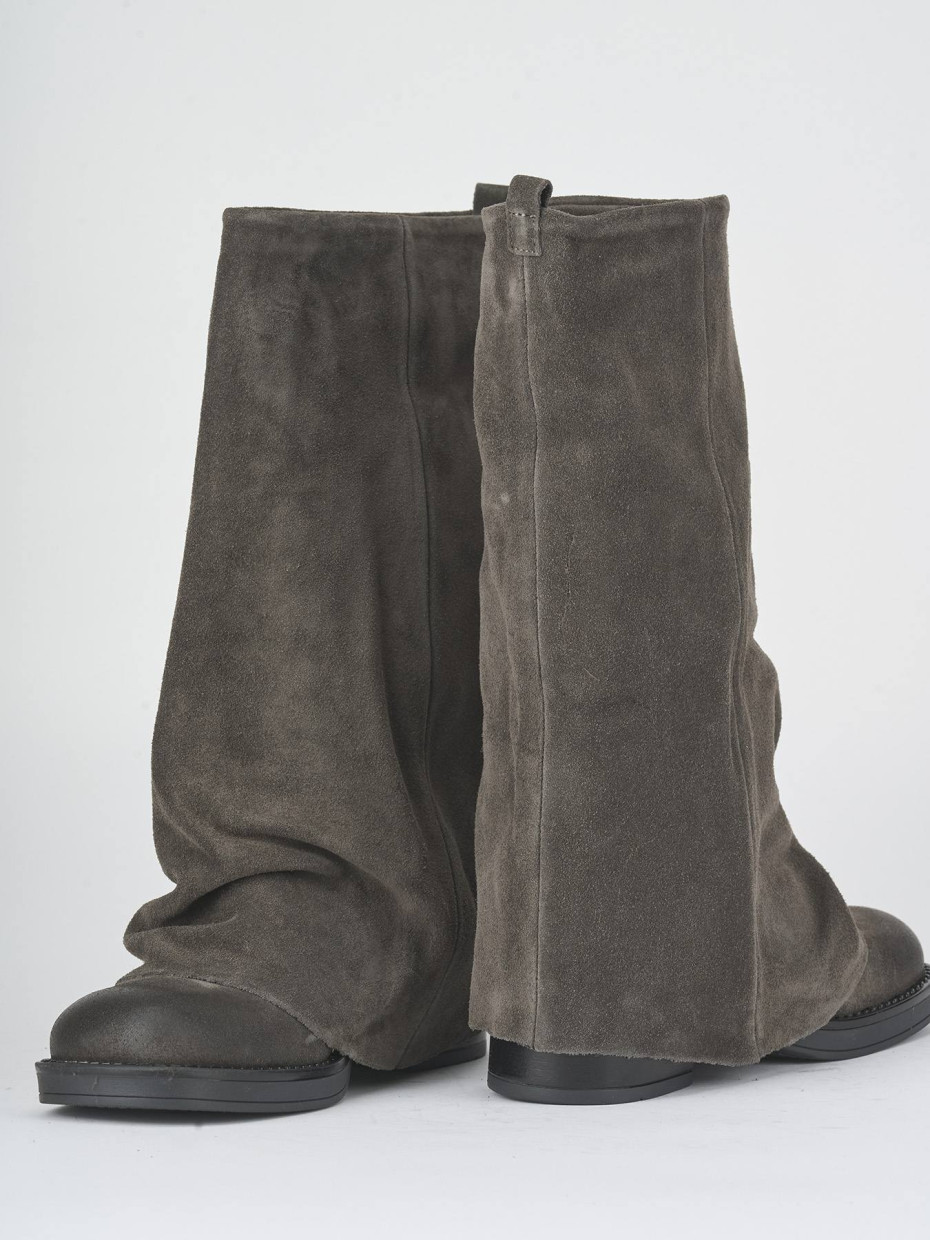 Low heel boots heel 3 cm grey suede