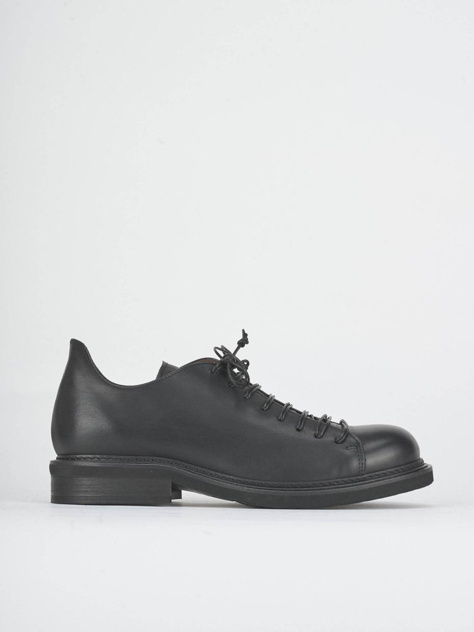 Lace-up shoes heel 2 cm black leather
