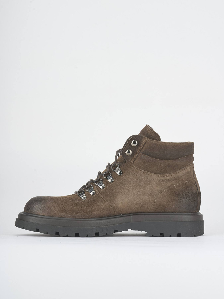 Anfibi camoscio beige