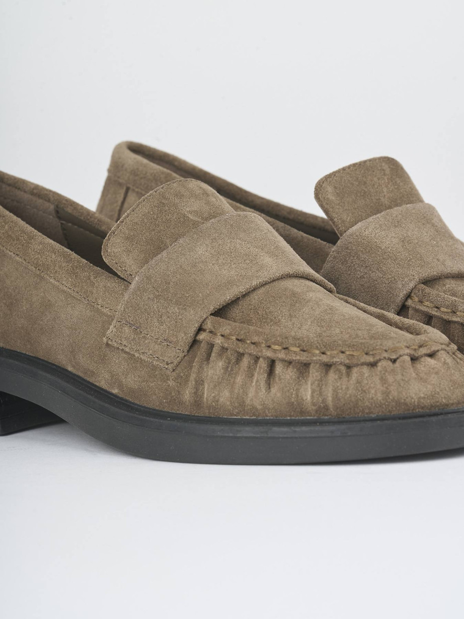 Mocasines tacón 1 cm beis ante