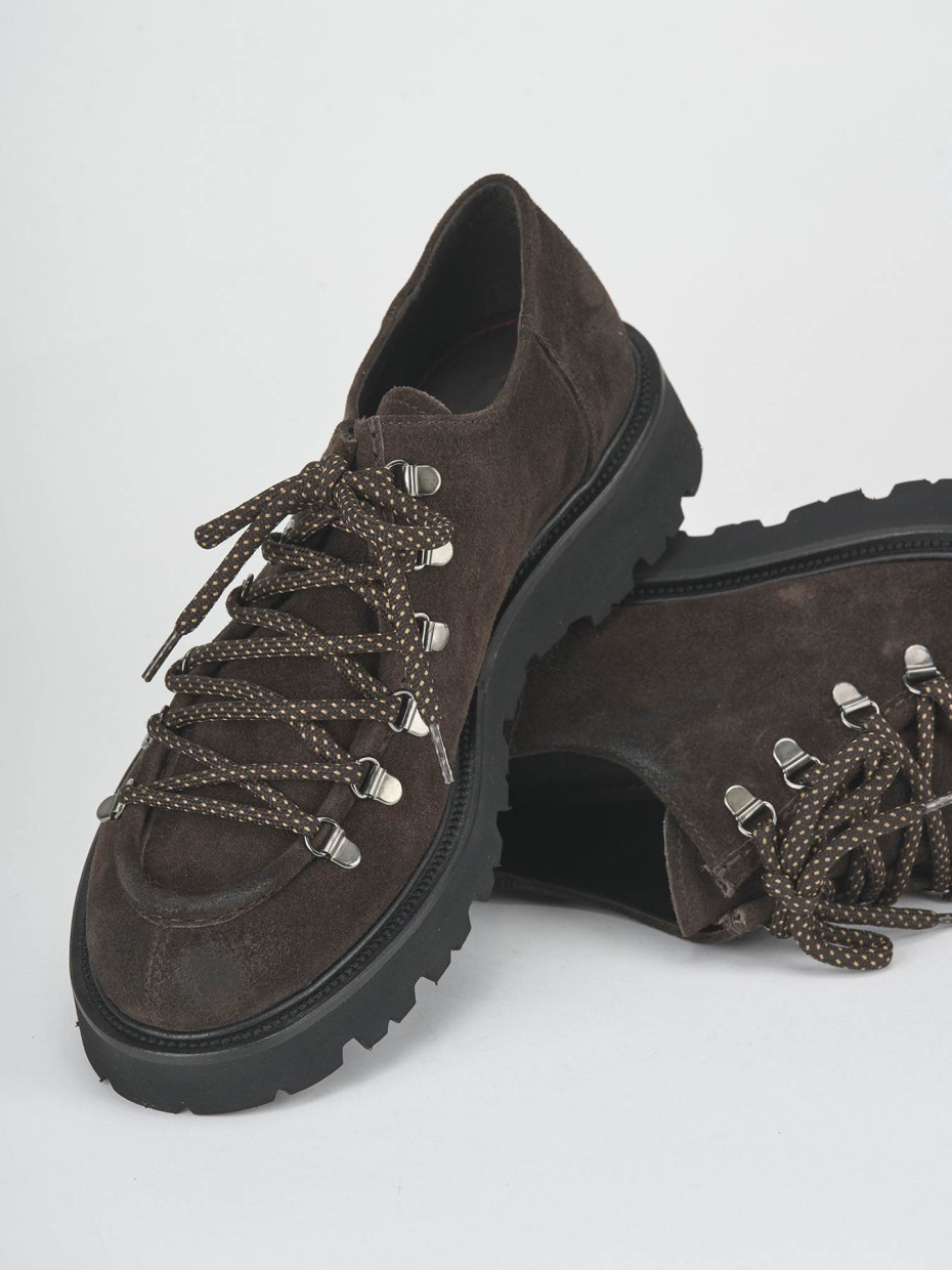 Lace-up shoes dark brown suede