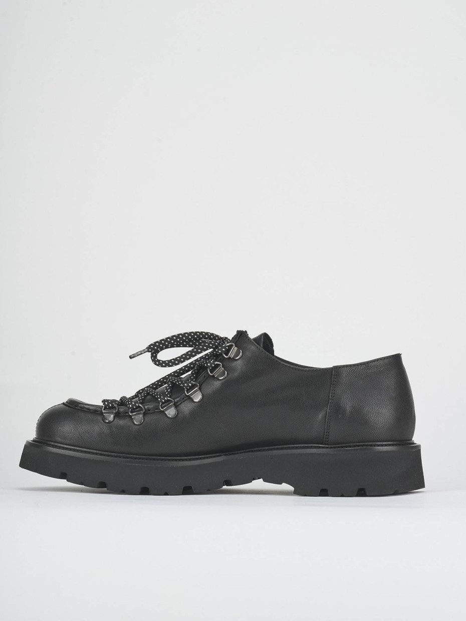Lace-up shoes black leather