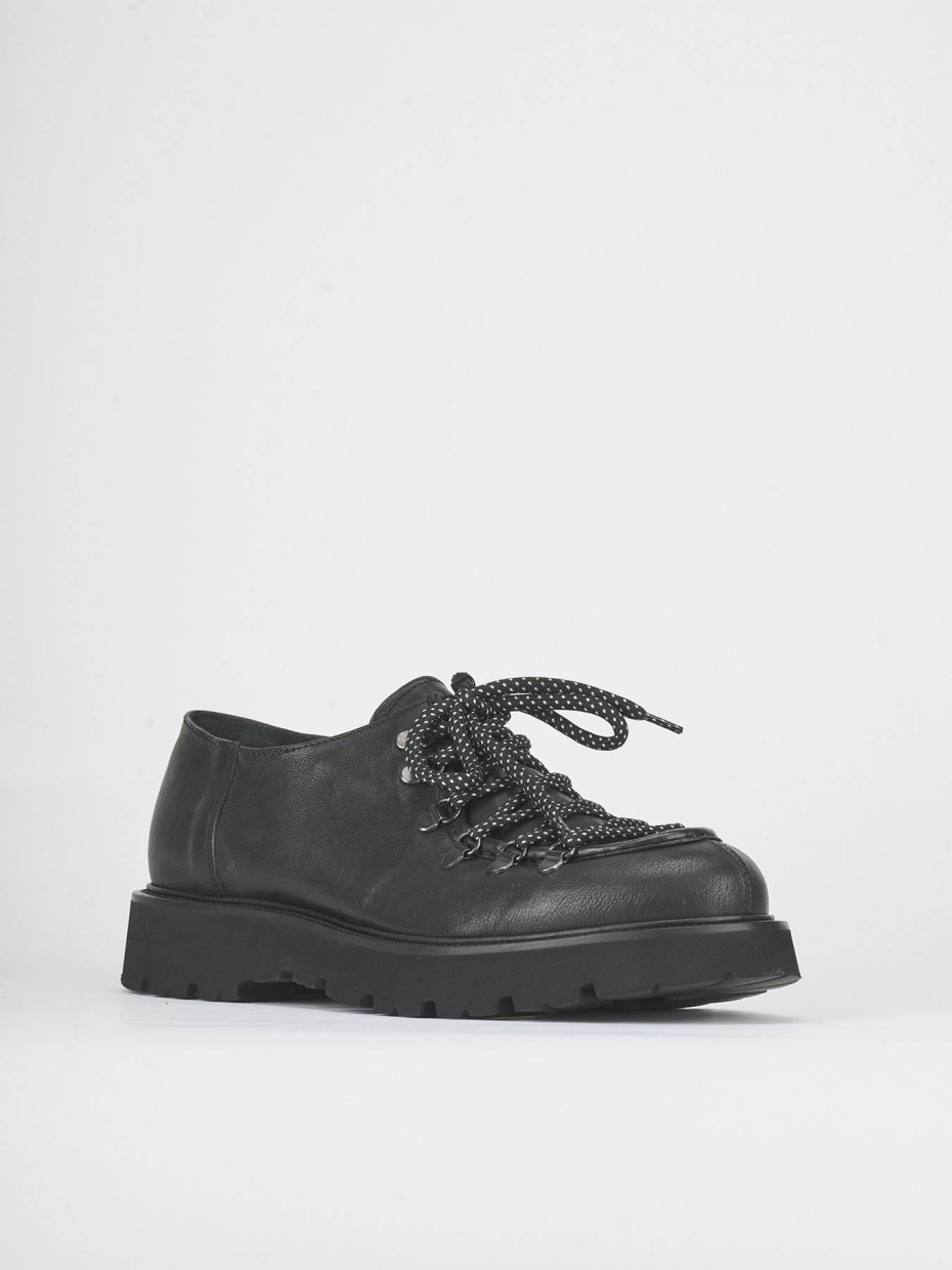 Lace-up shoes black leather