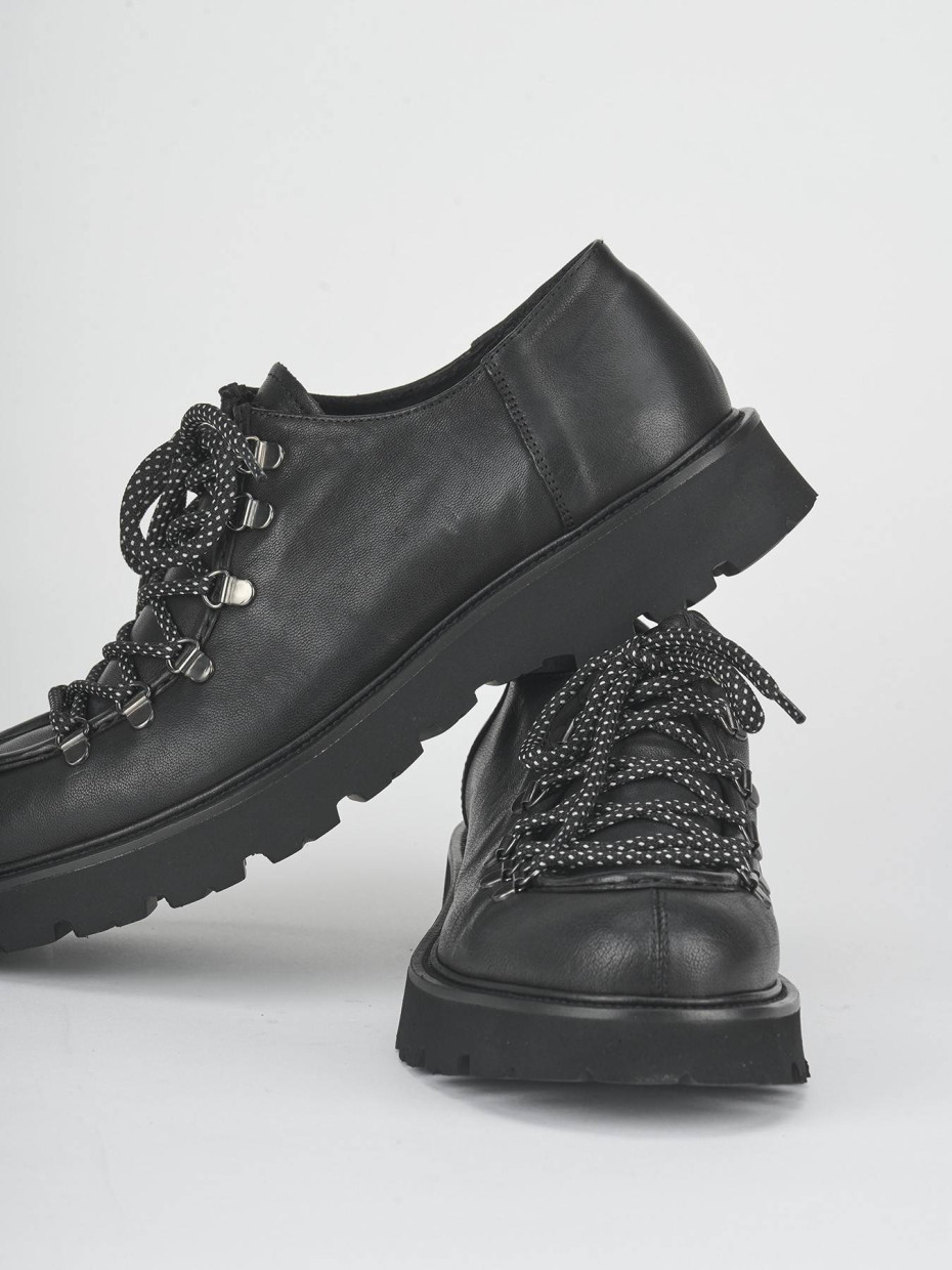 Lace-up shoes black leather