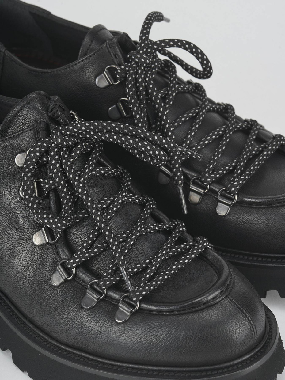 Lace-up shoes black leather