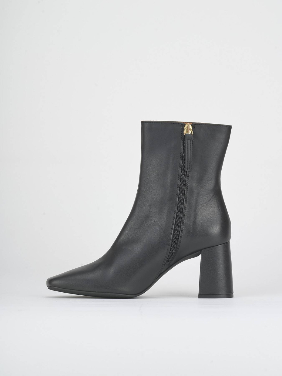 High heel ankle boots heel 7 cm black leather