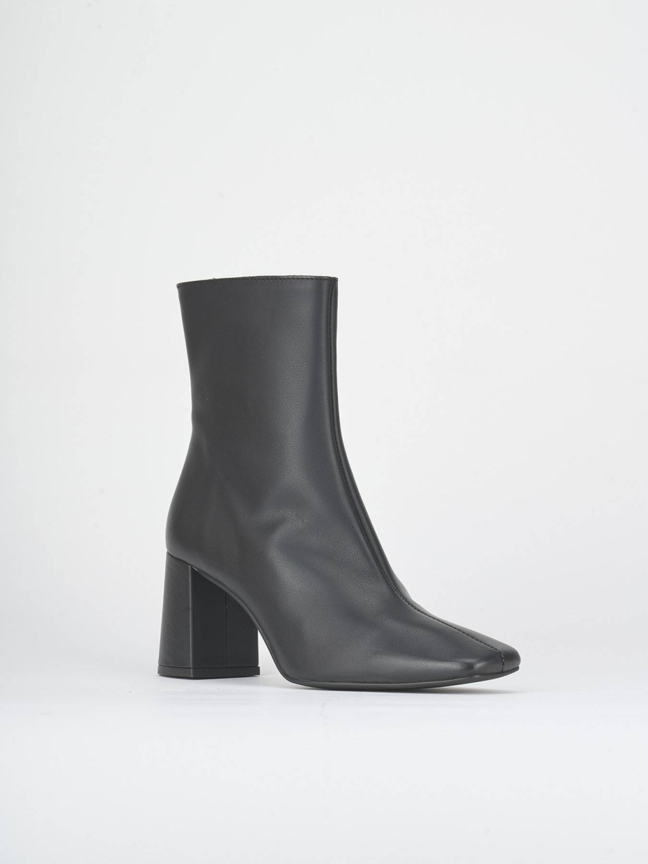 High heel ankle boots heel 7 cm black leather