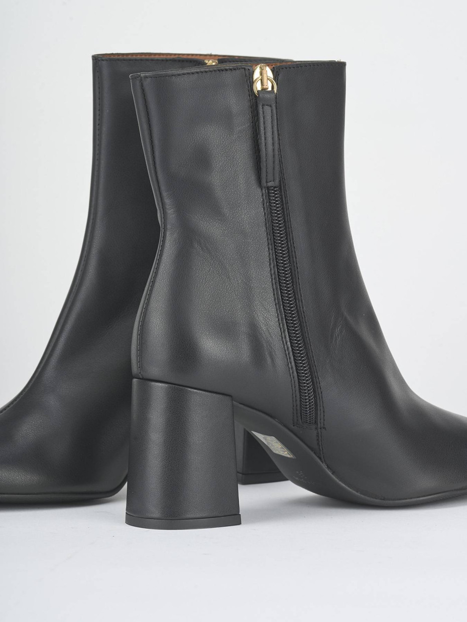 High heel ankle boots heel 7 cm black leather