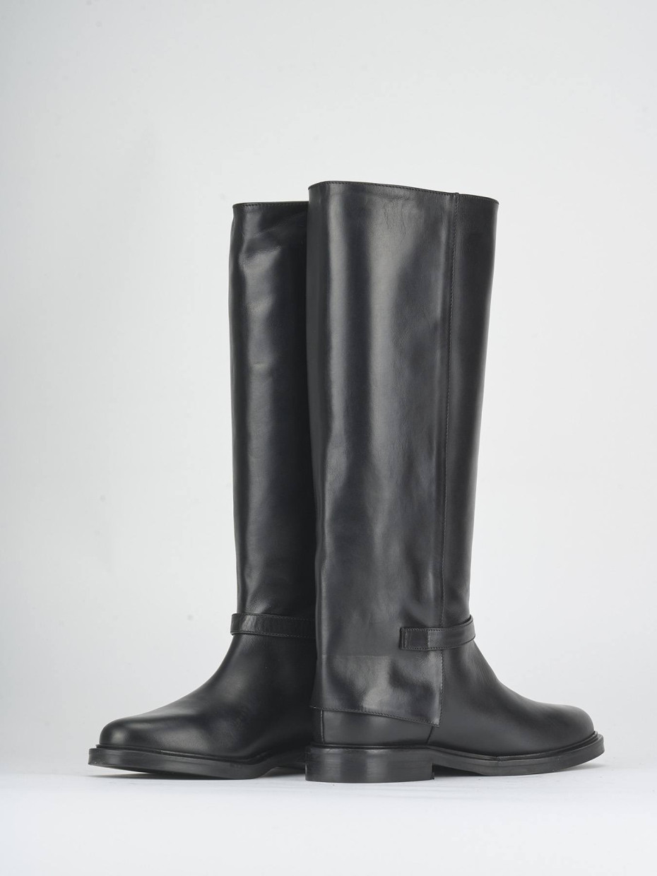 Low heel boots heel 2 cm black leather