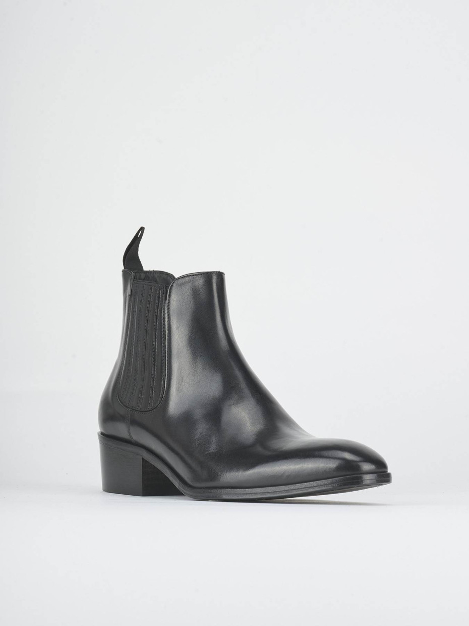 Ankle boots heel 4 cm black leather