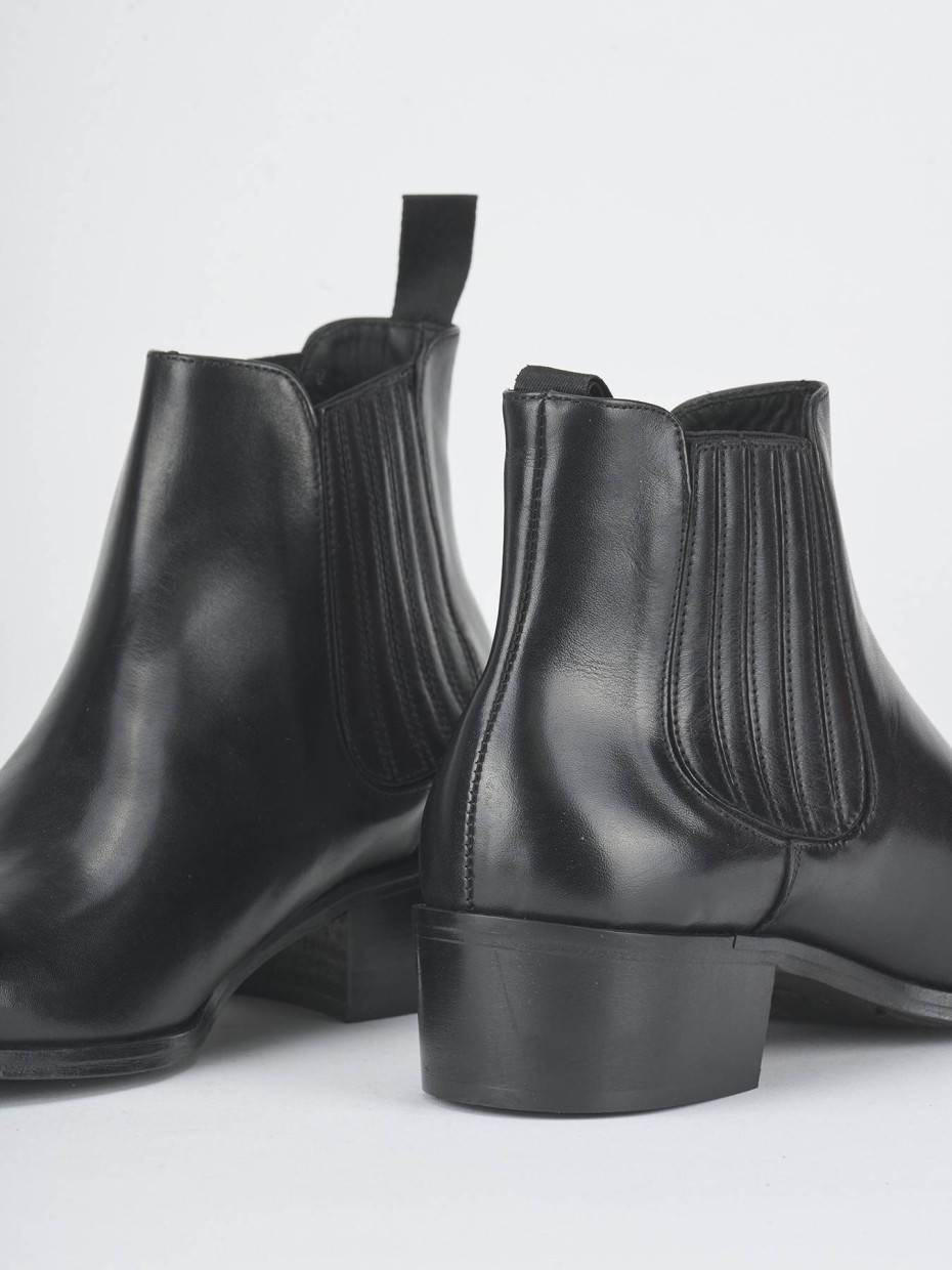 Ankle boots heel 4 cm black leather