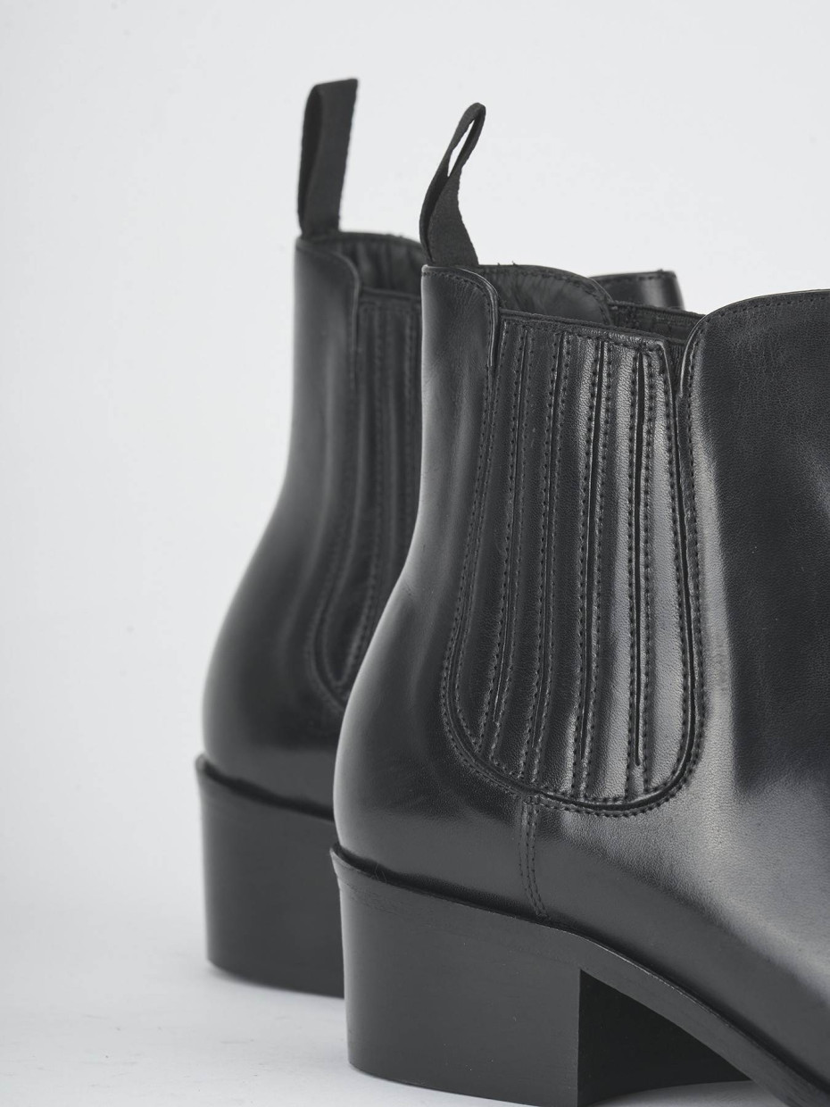 Ankle boots heel 4 cm black leather