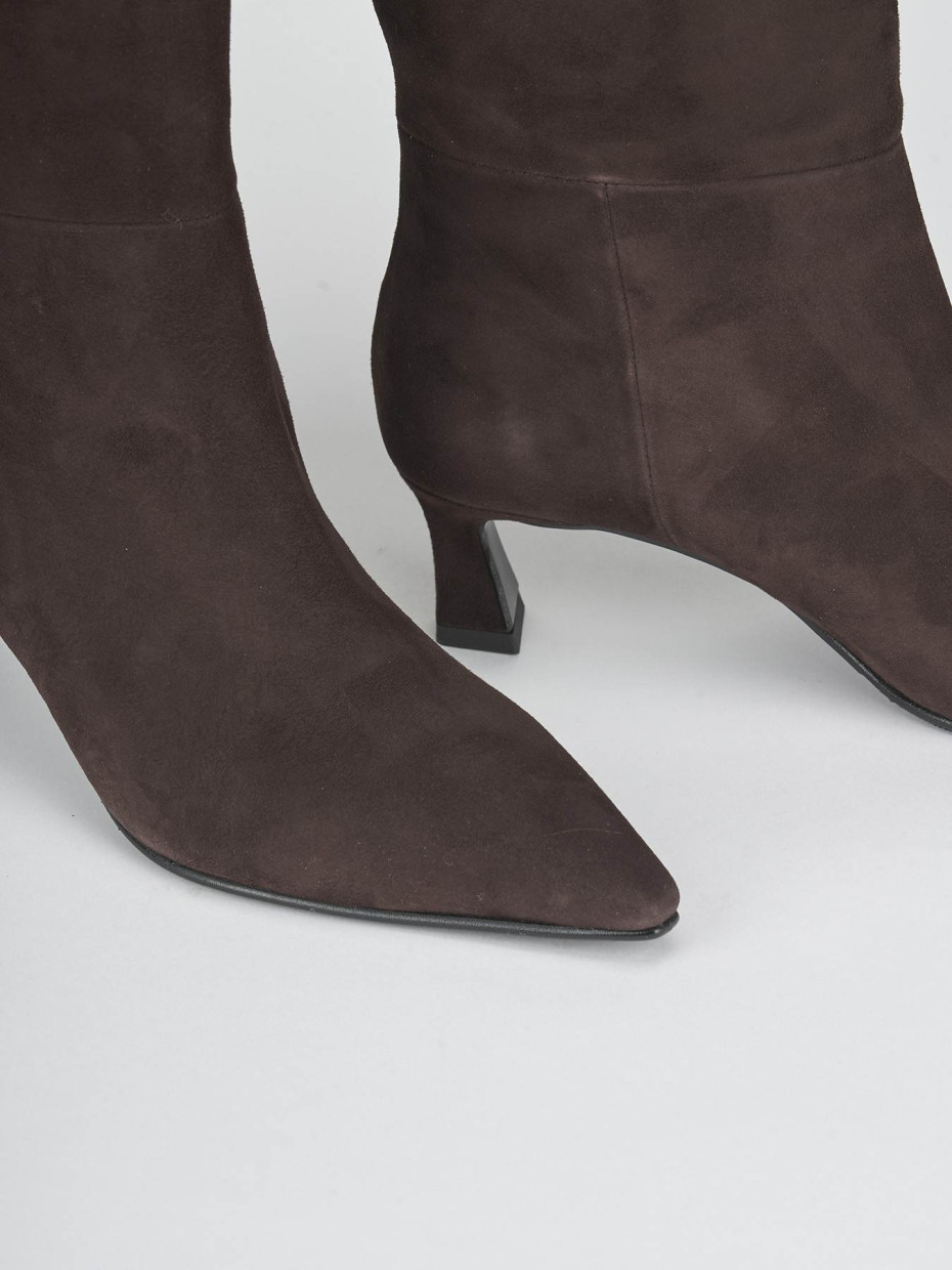 Botas de tacón alto tacón 6 cm marrón oscuro ante