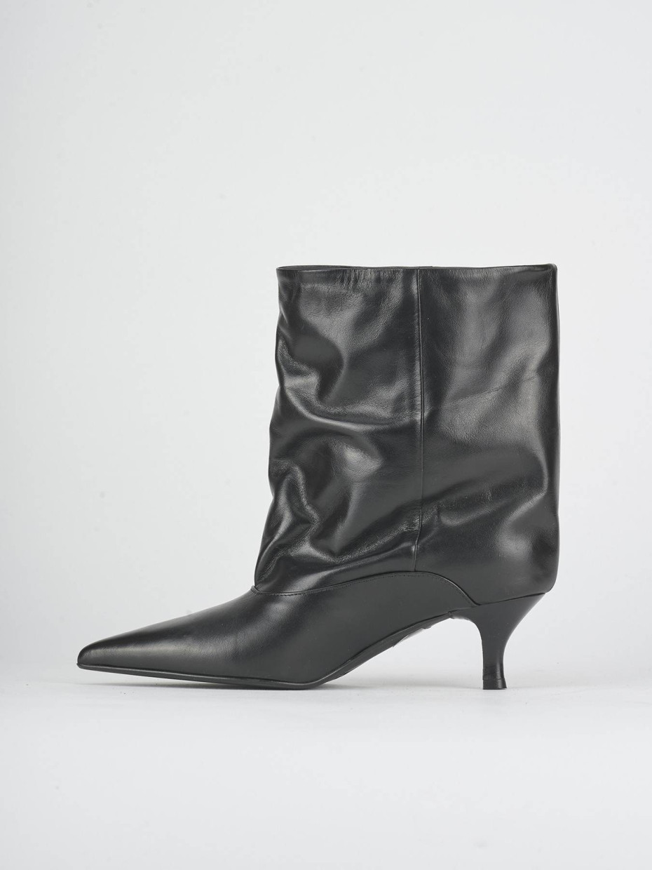 High heel ankle boots heel 5 cm black leather