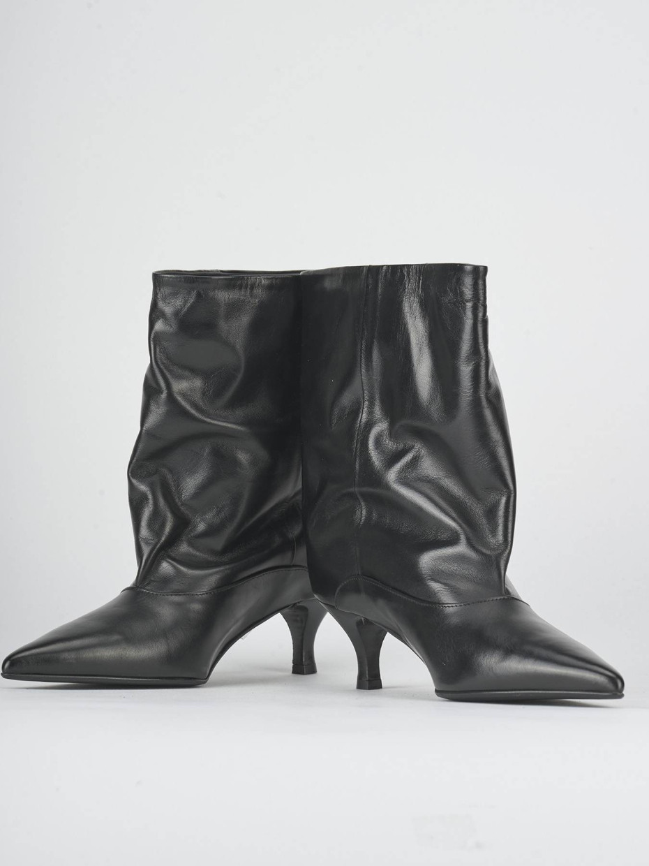 High heel ankle boots heel 5 cm black leather