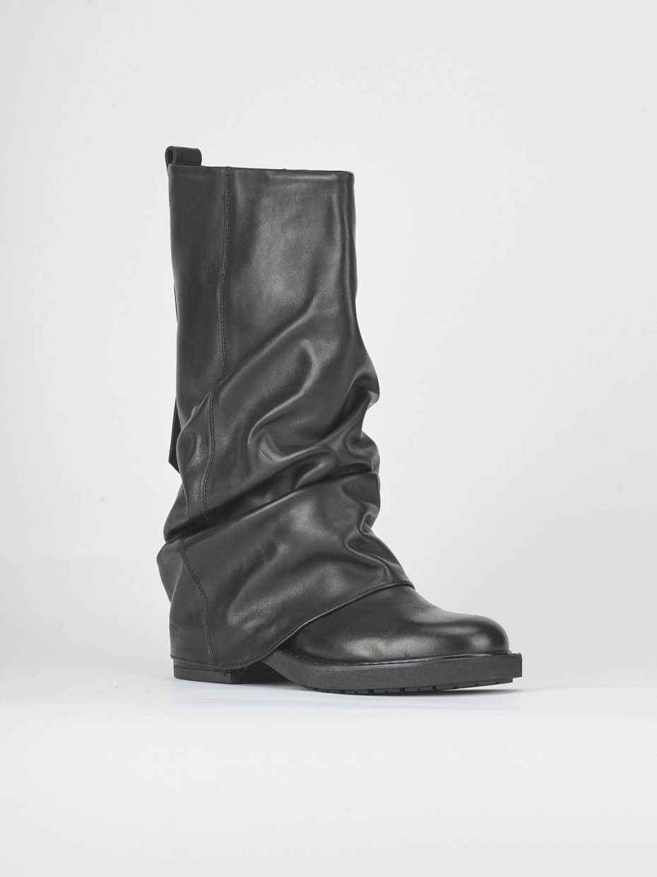 Low heel boots heel 3 cm black leather