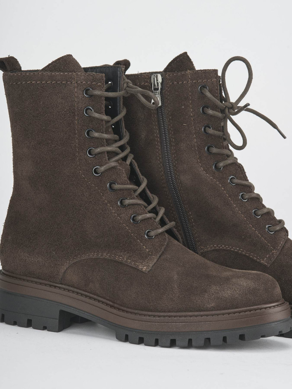 Botas militares tacón 2 cm marrón oscuro ante