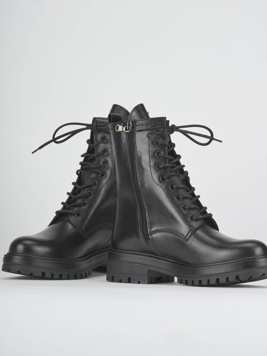Anfibi tacco 2cm pelle nero