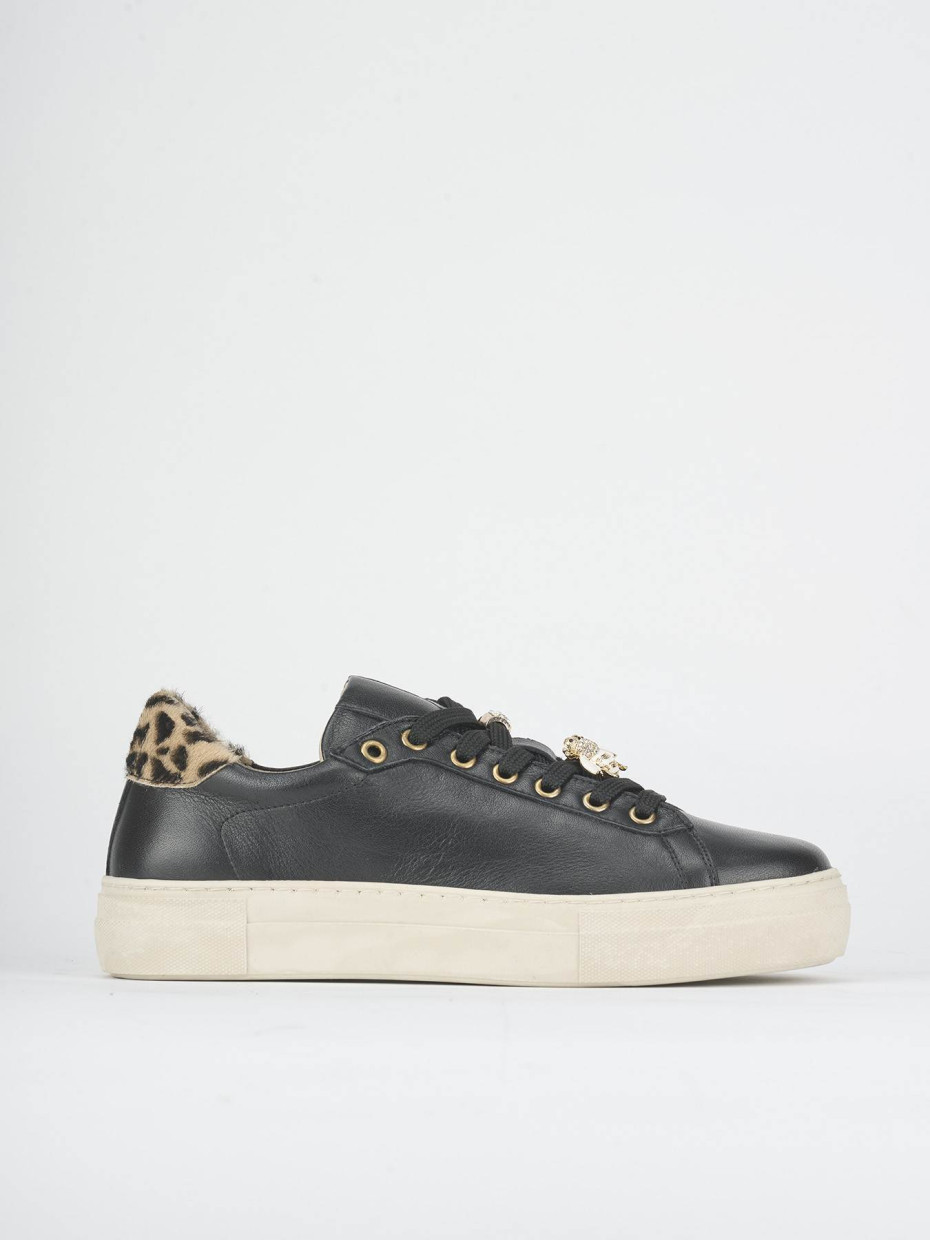Sneakers black leather