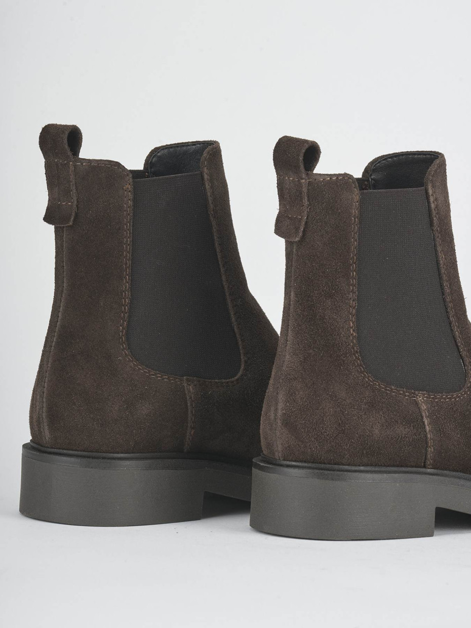 Botines de tacón bajo tacón 2 cm marrón oscuro ante