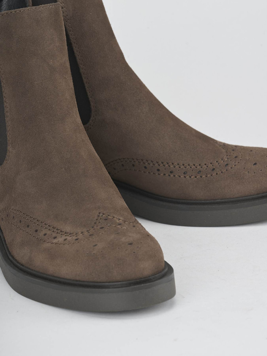 Stivaletti tacco 2cm camoscio marrone