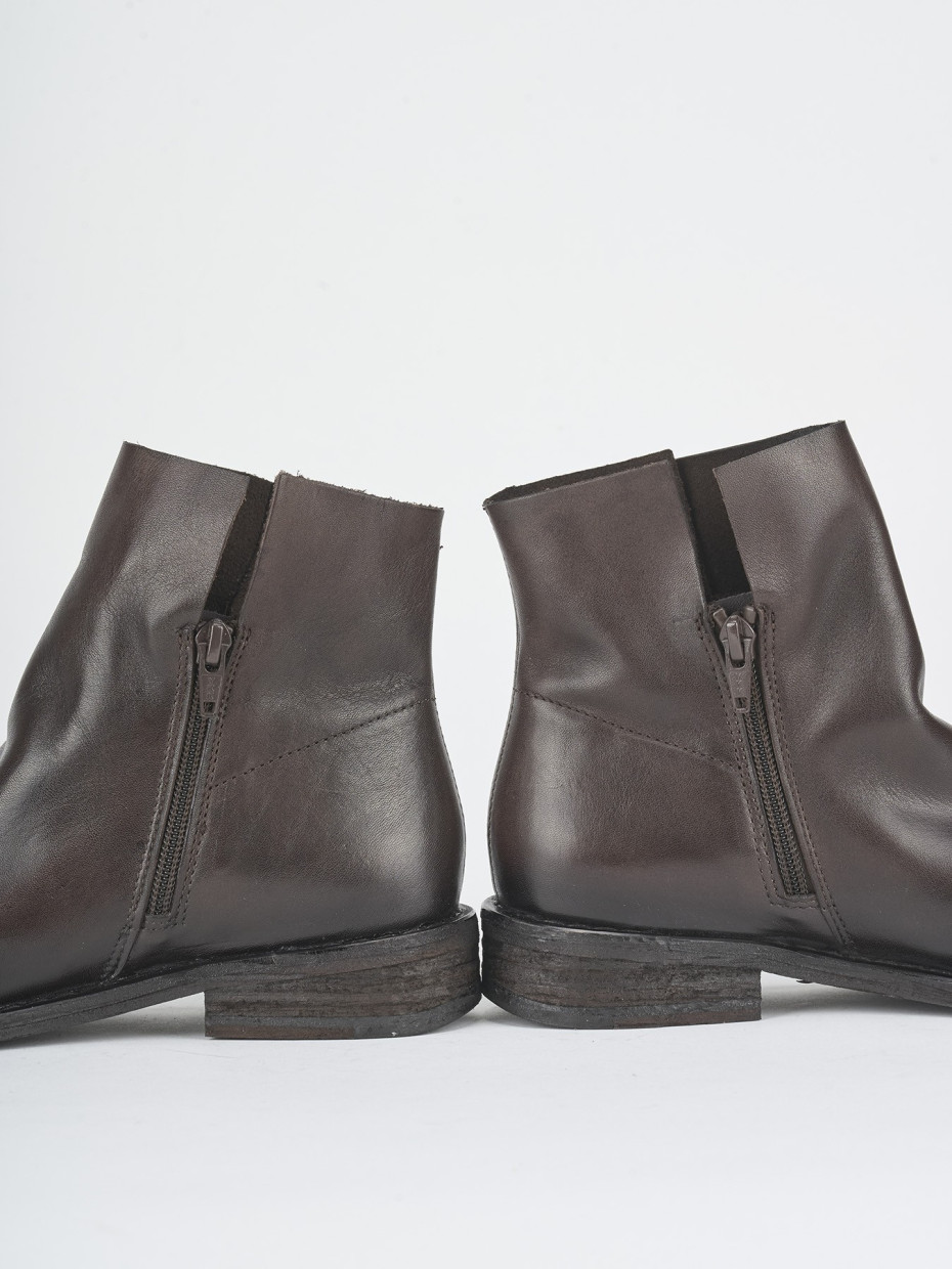 Botines de tacón bajo tacón 2 cm marrón oscuro cuero