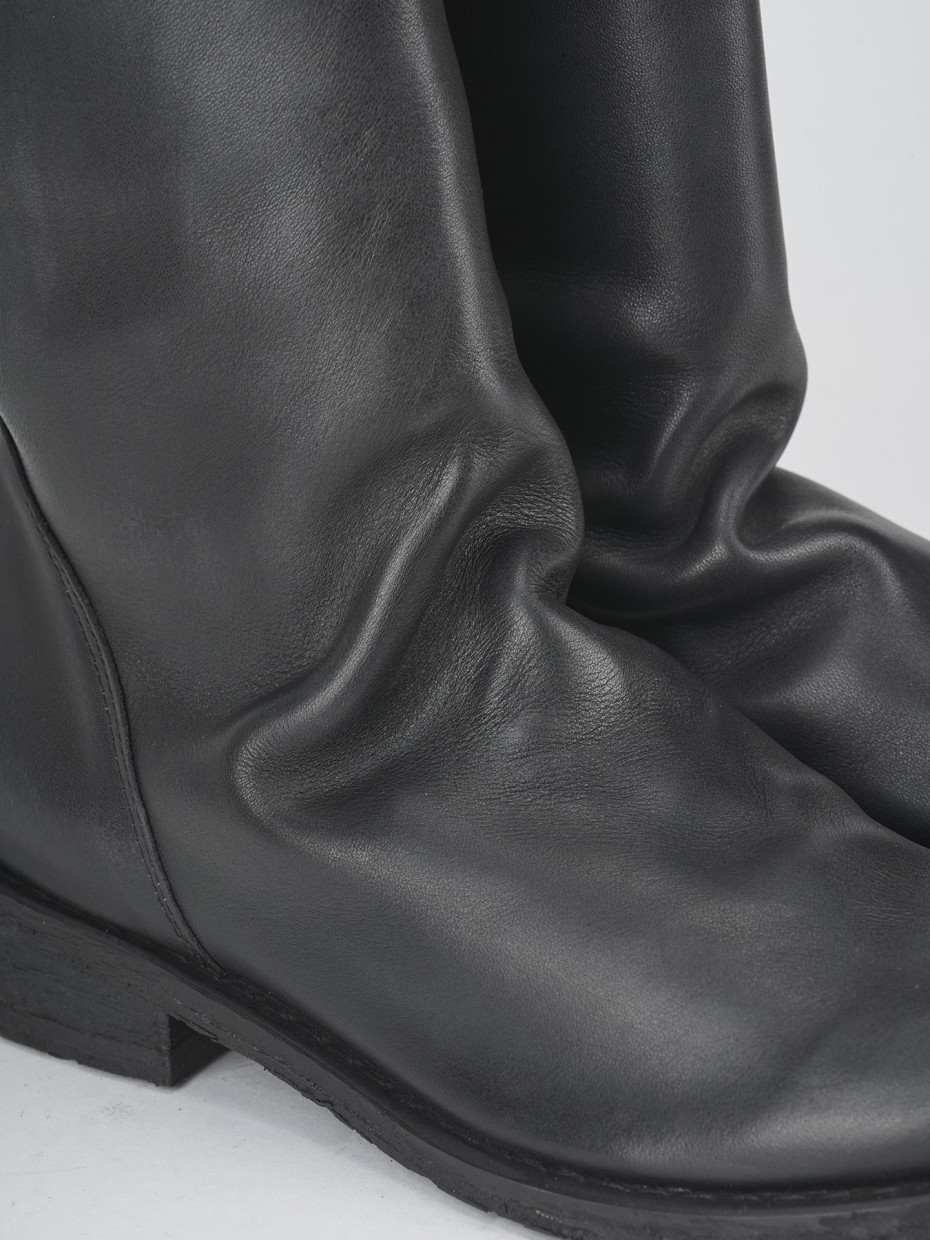 Stivali tacco 2cm pelle nero