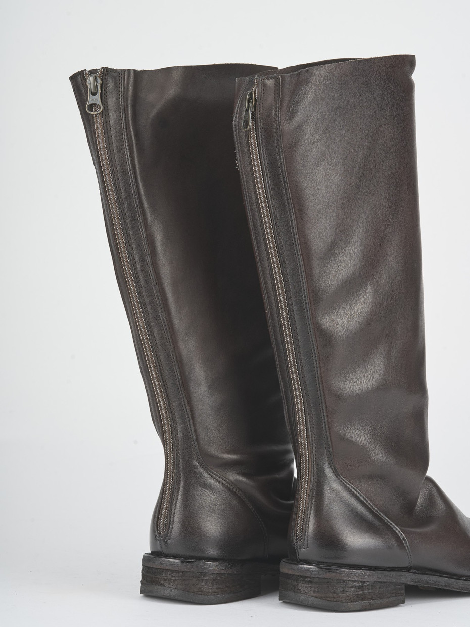Botas de tacón bajo tacón 2 cm marrón oscuro cuero